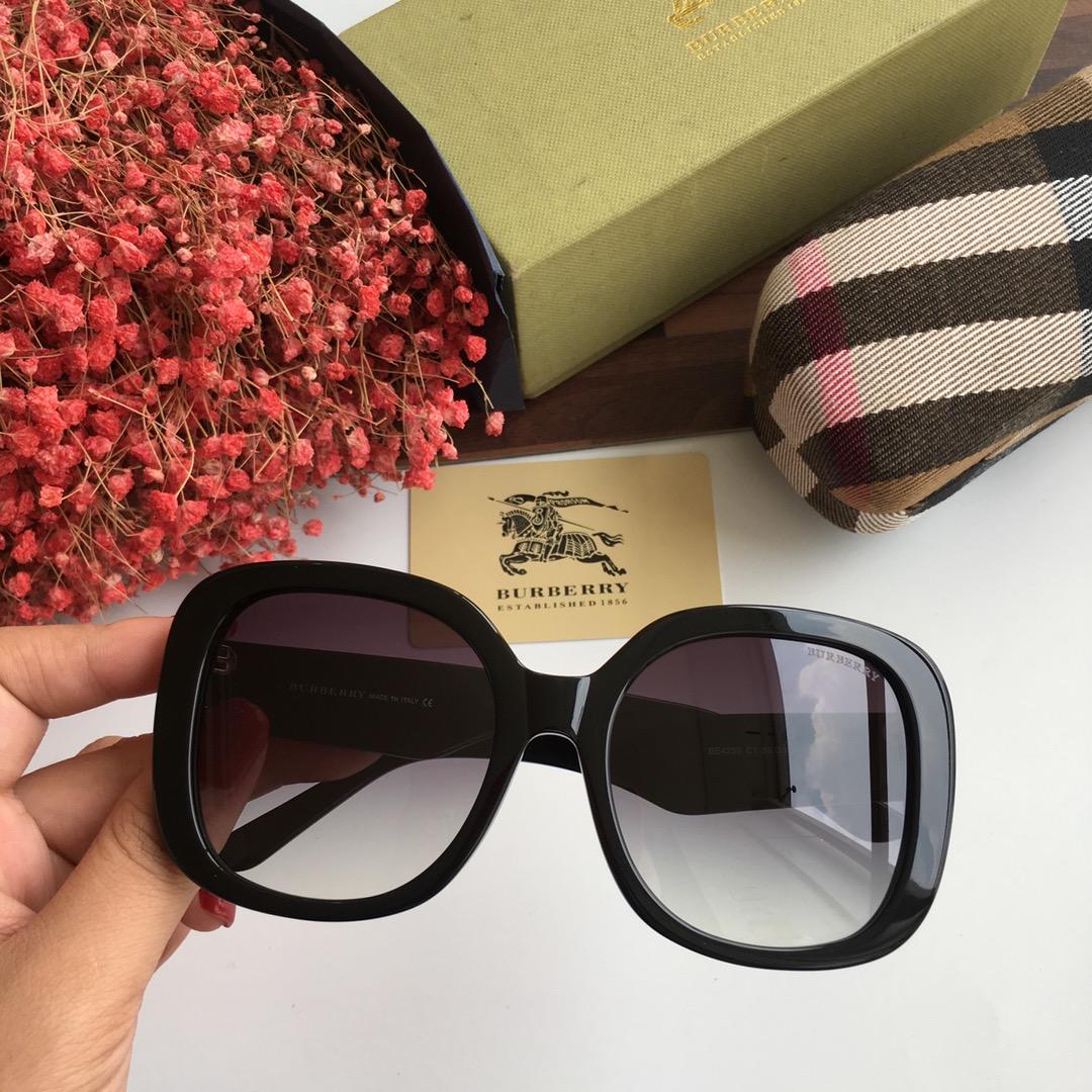 Burberry Folding Rectangular Frame Sunglasses Black 39881301