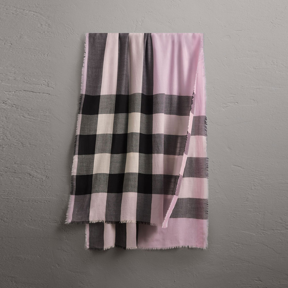 Burberry Lightweight Cashmere Scarf in Check in Dusty Lilac 39997071