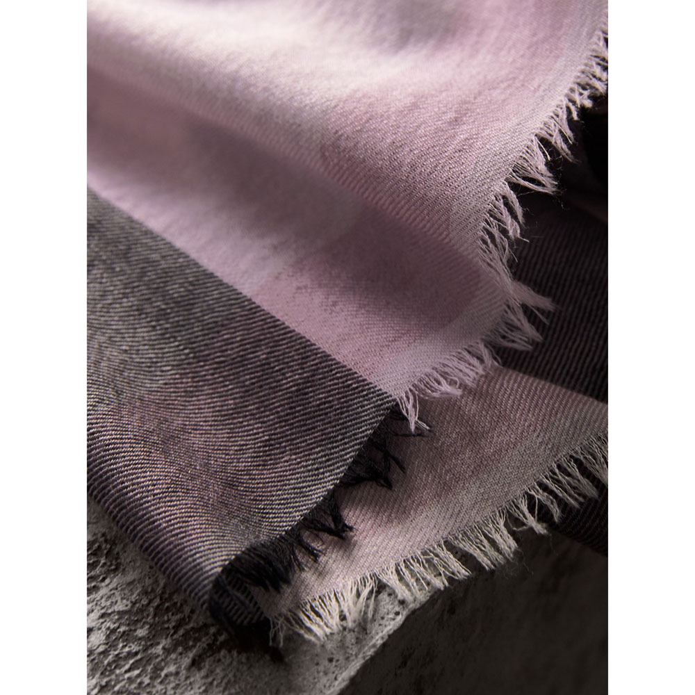 Burberry Lightweight Cashmere Scarf in Check in Dusty Lilac 39997071 - Photo-4