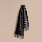 Burberry Classic Cashmere Scarf in Heritage Check Charcoal 39137311
