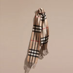 Burberry Slim Reversible Cashmere Scarf in Check Camel black 40238961