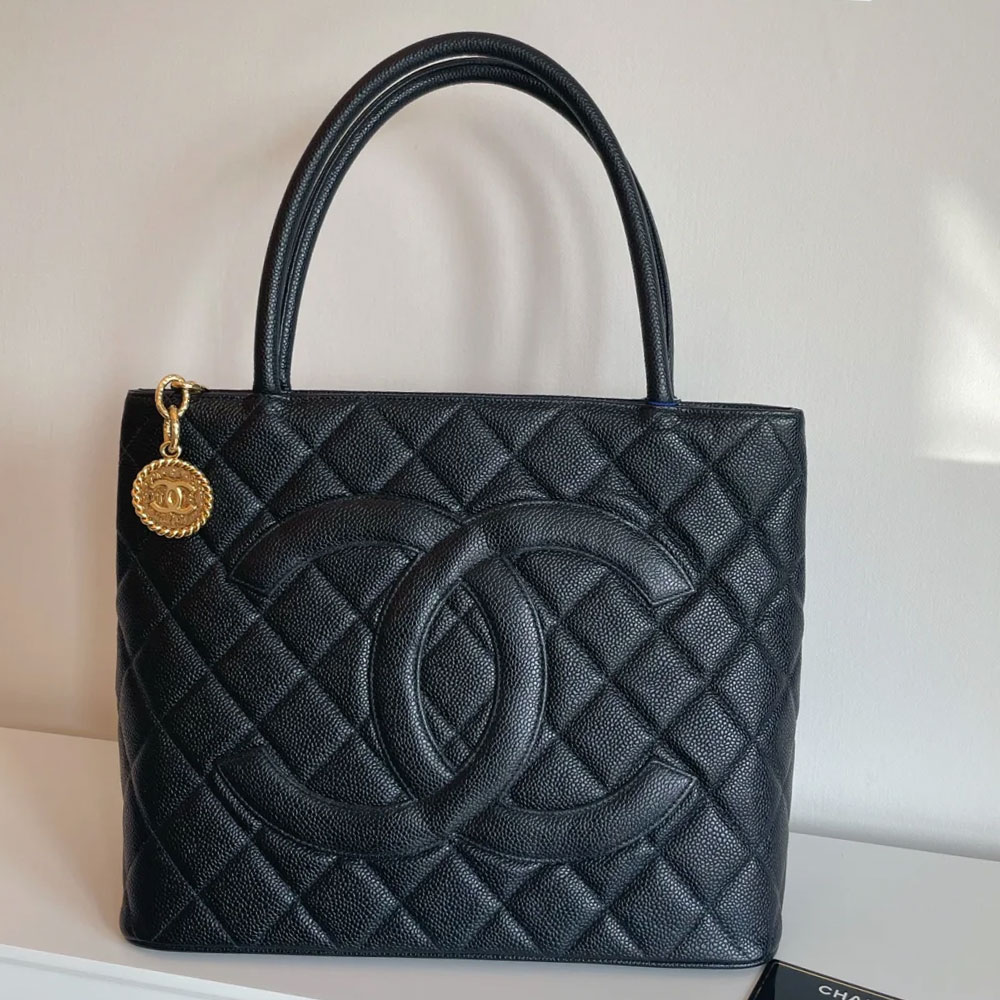 Chanel Matelasse Caviar Skin Medallion Tote Bag AS3036 Y01295 94305