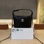 Chanel Clutch with chain in black AP5022 B21489 94305