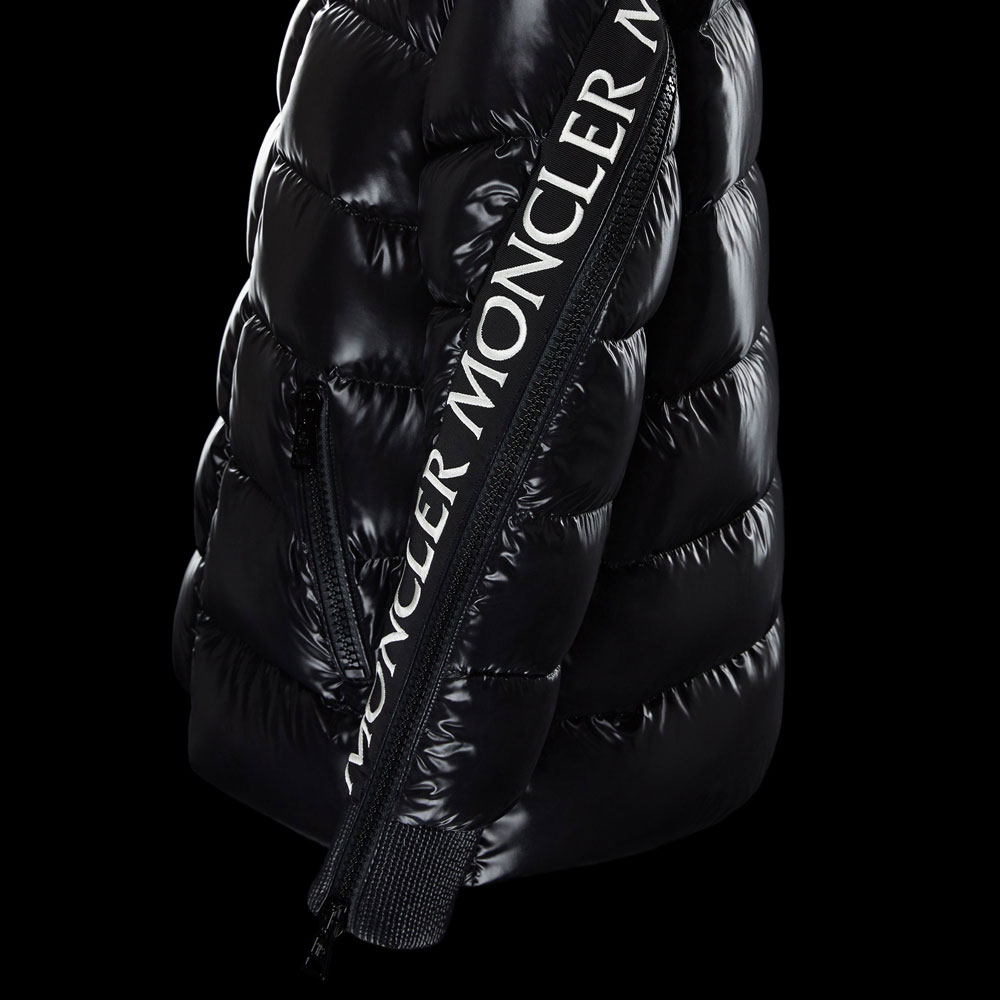 Moncler Liriope Exclusive in Short outerwear 17803473461330638 - Photo-3