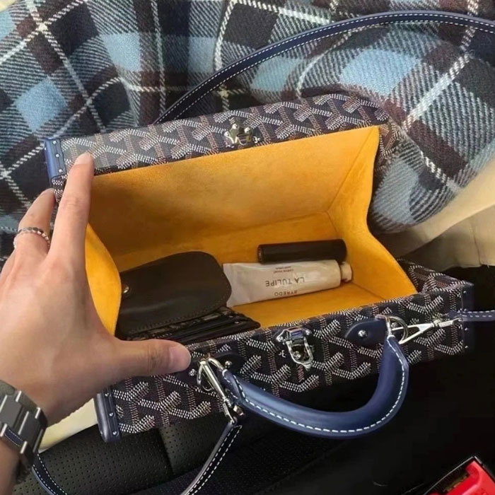 Authentic Review from Philippe Petit - Evry,France