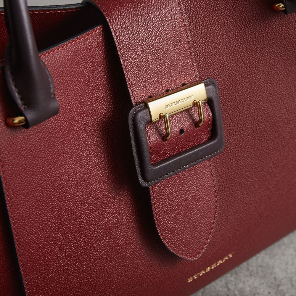 Burberry Medium Buckle Tote in Two-tone Grainy Leather 40577851 - Photo-2
