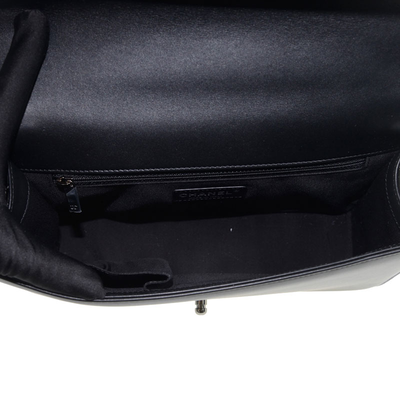 Boy Chanel Flap Bag Patent A90192 Y06830 94305 - Photo-3