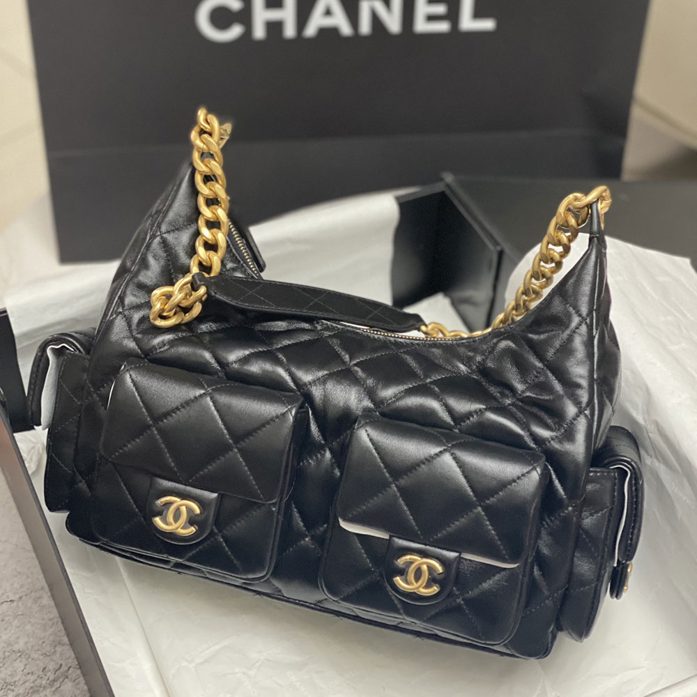 Chanel Maxi hobo bag in black AS5302 B18791 94305