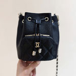 Chanel Clutch with chain in black AP4775 B05052 94305