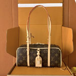 Louis Vuitton Hang On Monogram M47031
